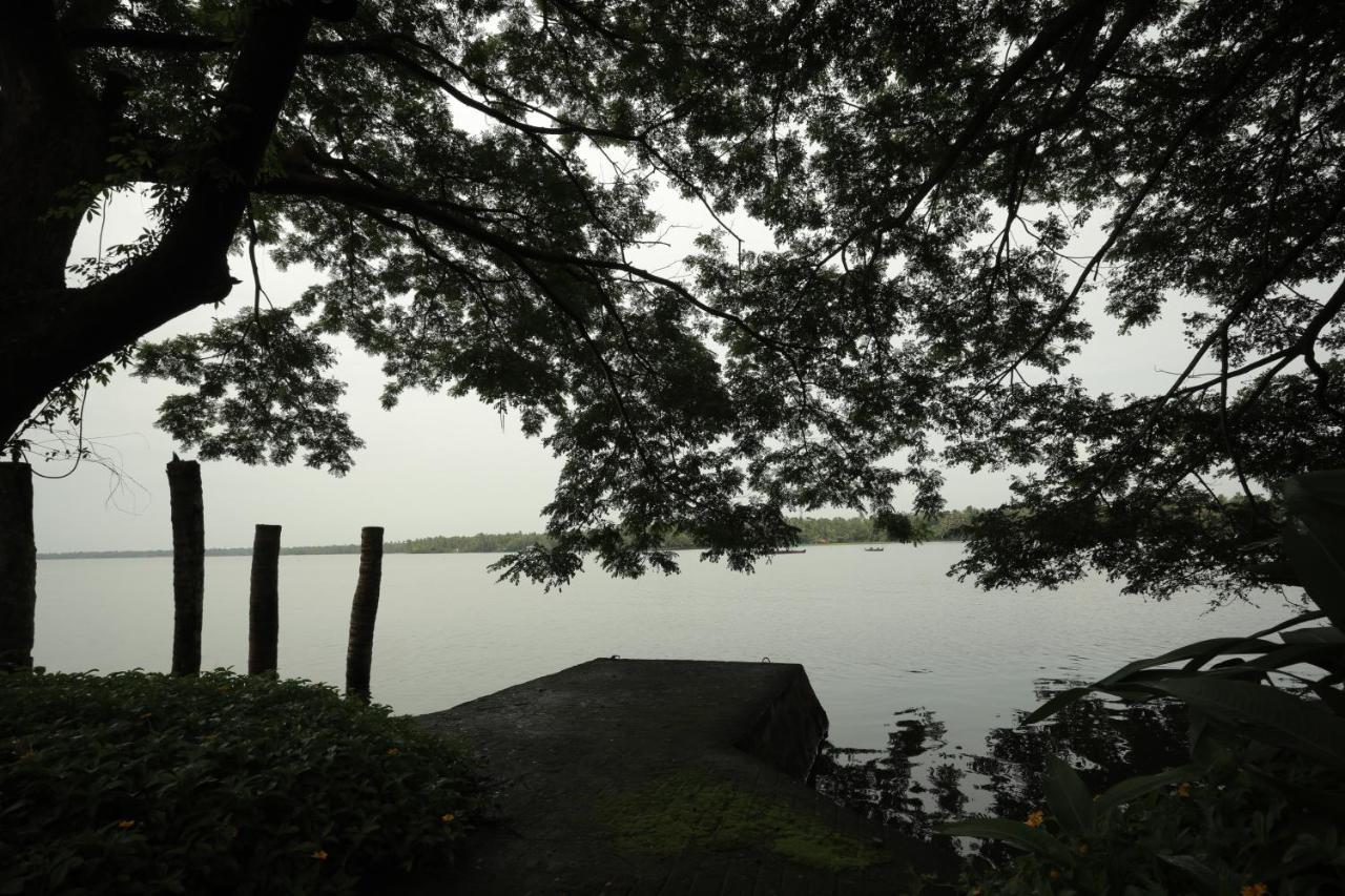 Vismaya Lake Heritage Turavur Екстер'єр фото